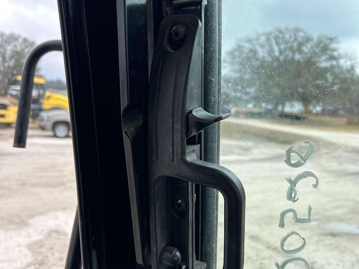 caterpillar-303-image-17