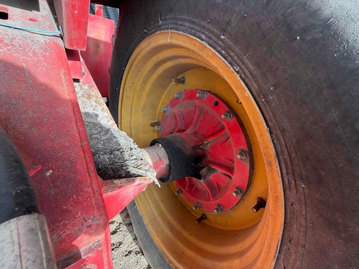 1979-versatile-835-image-34