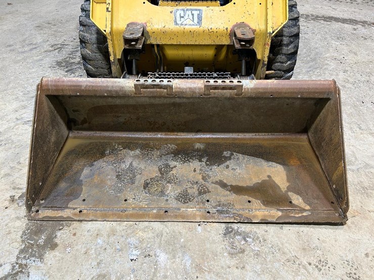 2016-caterpillar-246d-image-9