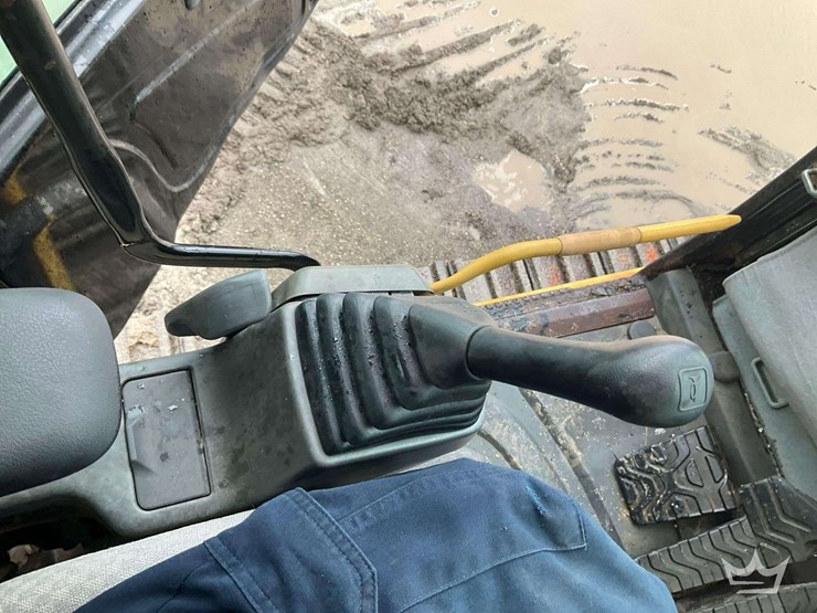 caterpillar-325d-image-10