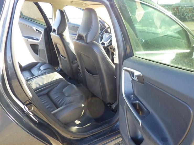 2012-volvo-xc60-image-8