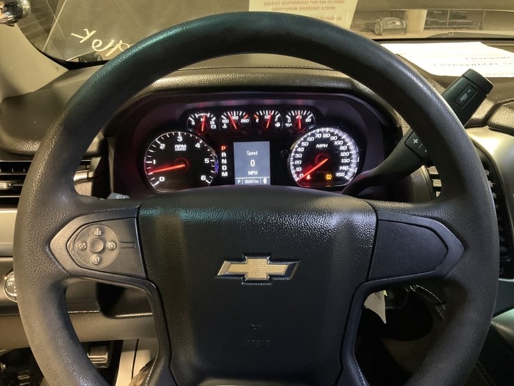 2015-chevrolet-tahoe-image-17