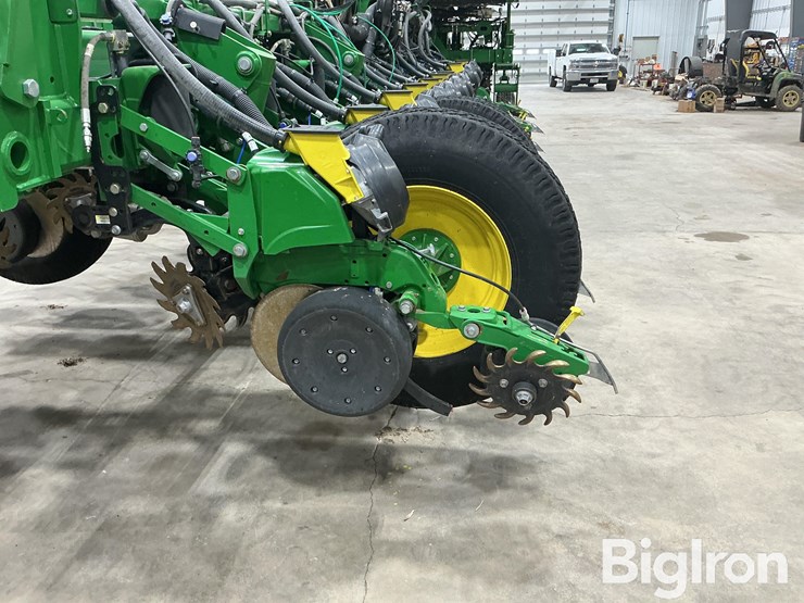 2016-john-deere-1775nt-image-11