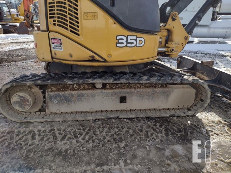 2013-deere-35d-image-34