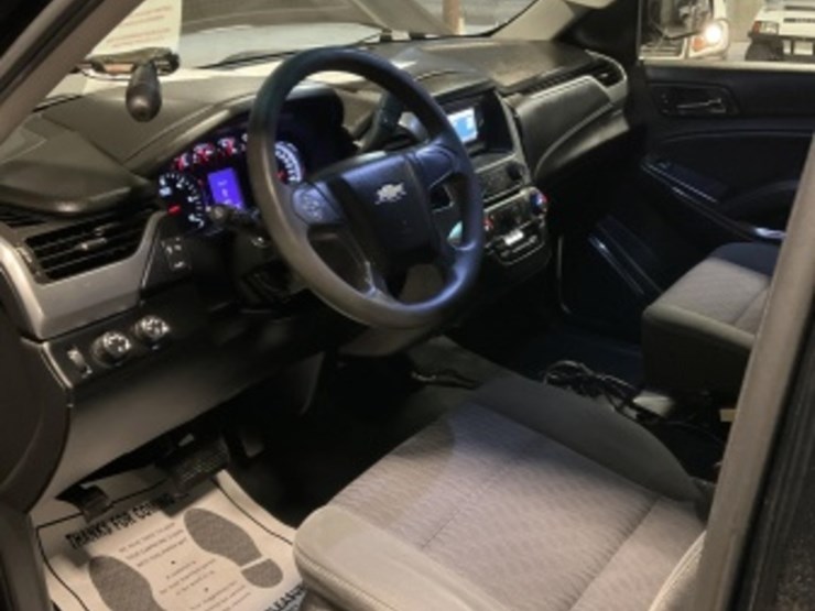 2015-chevrolet-tahoe-image-23