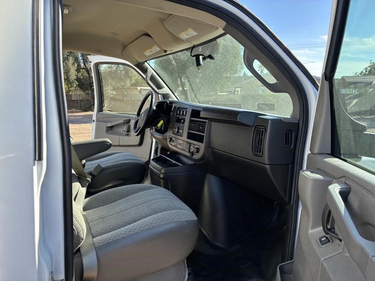 2023-gmc-3500-image-8