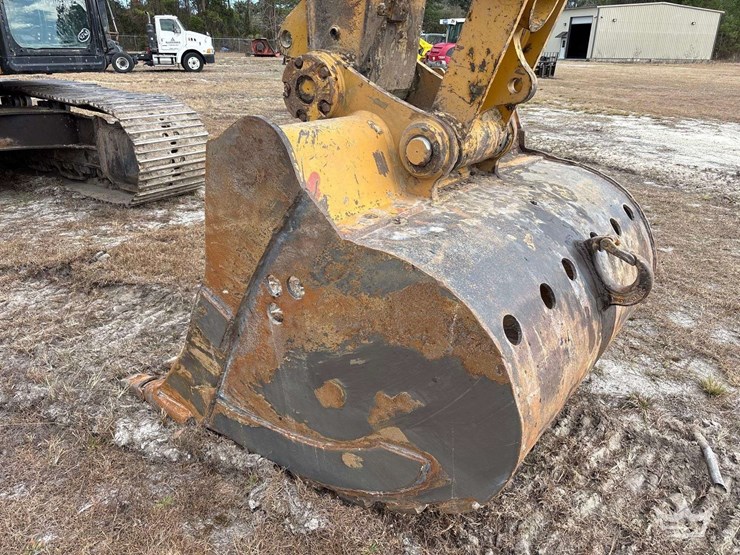 2017-caterpillar-336f-image-8