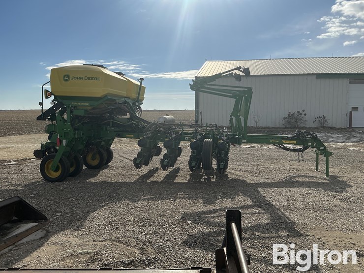 2022-john-deere-1775nt-image-4