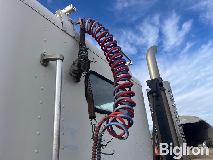 1995-freightliner-fld120-image-19