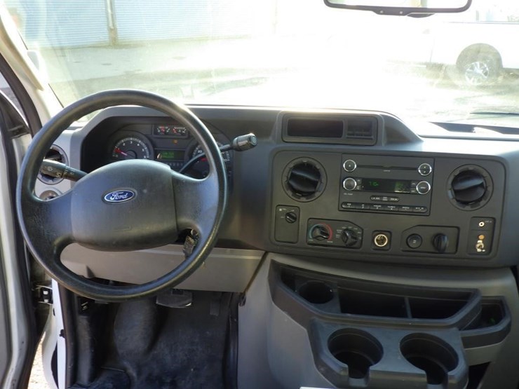 2012-ford-cargo-image-9