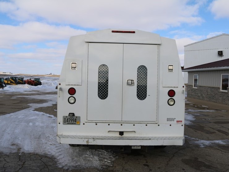 2013-chevrolet-3500-image-7