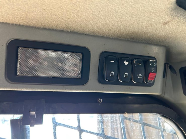 2022-caterpillar-259d3-image-27