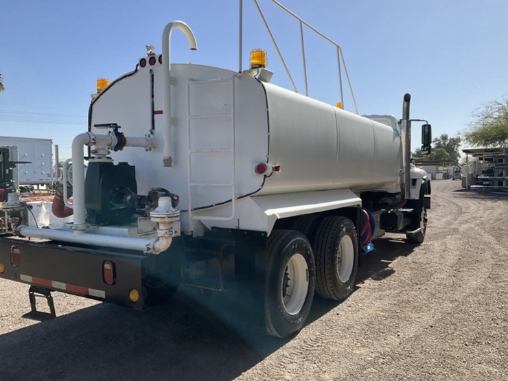 2010-international-7600-image-5