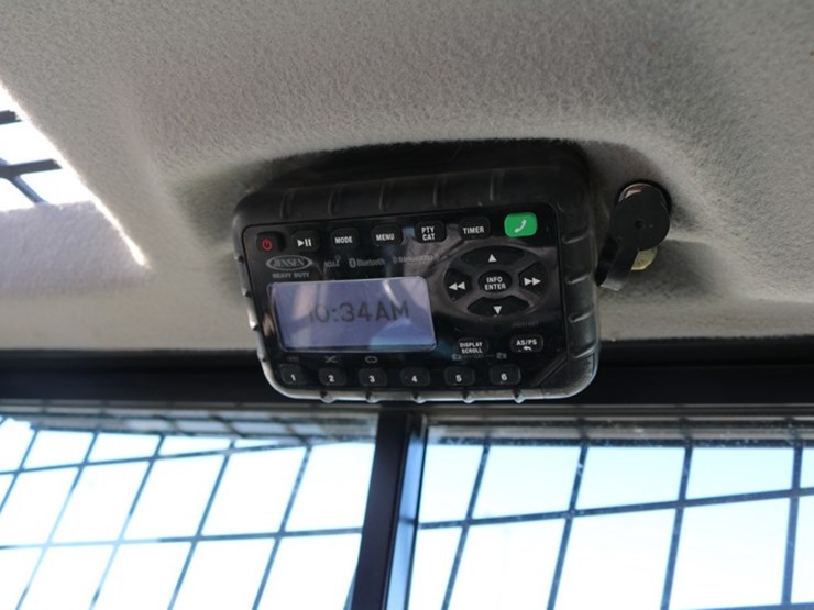 new-holland-l318-image-13