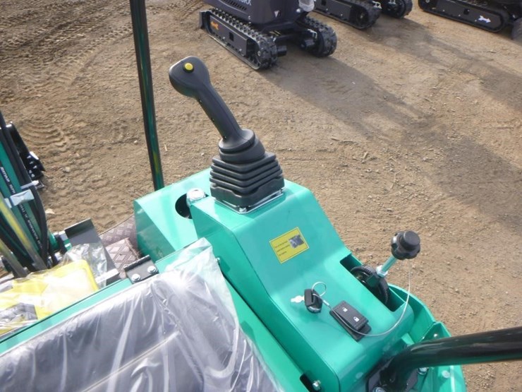 2025-agt-h15r-hydraulic-excavator-image-23