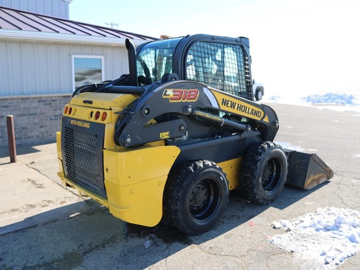 new-holland-l318-image-2