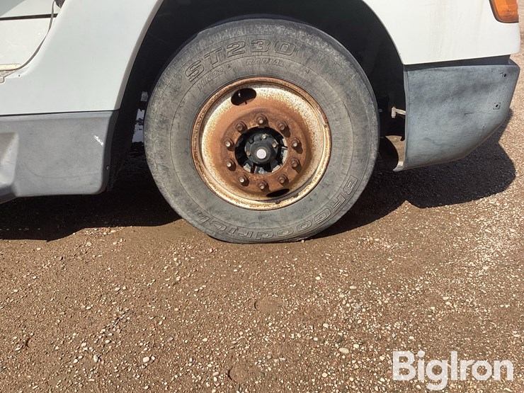 2000-freightliner-fld120-image-18