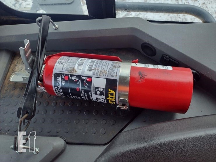 2022-deere-700l-lgp-image-12