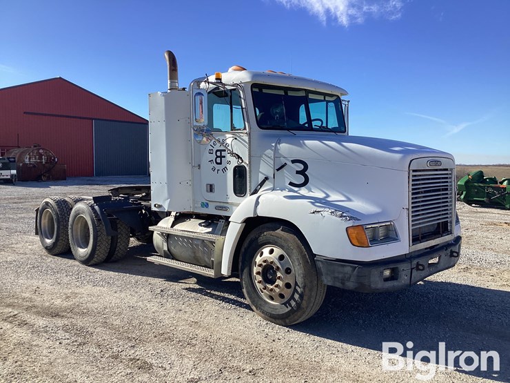 2002-freightliner-fld112-image-3