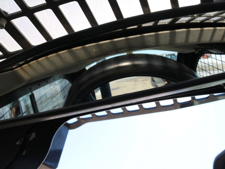 2017-new-holland-l220-image-14