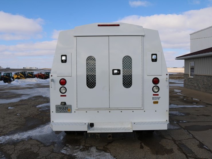 2016-chevrolet-3500-image-7