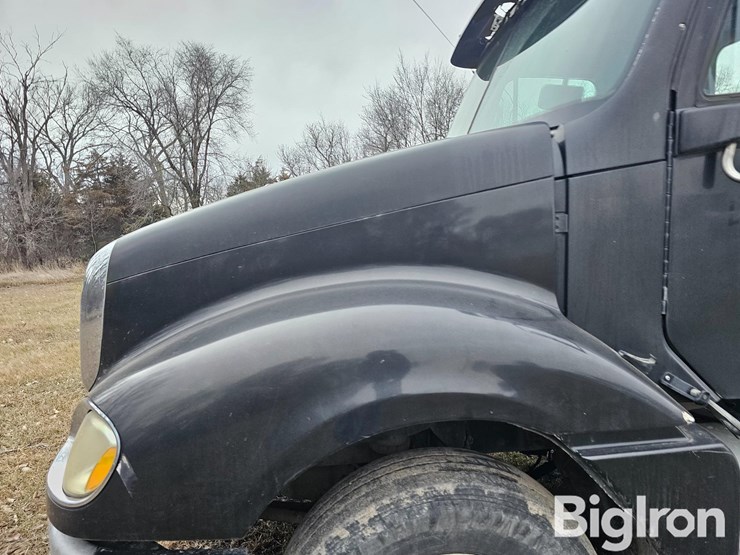 2003-freightliner-columbia-120-image-14