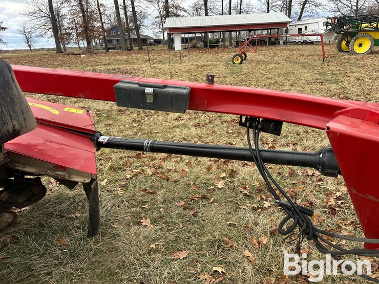 2019-new-holland-210-image-13