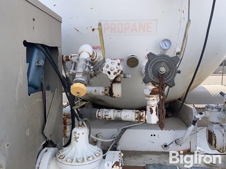 2012-peterbilt-337-image-19