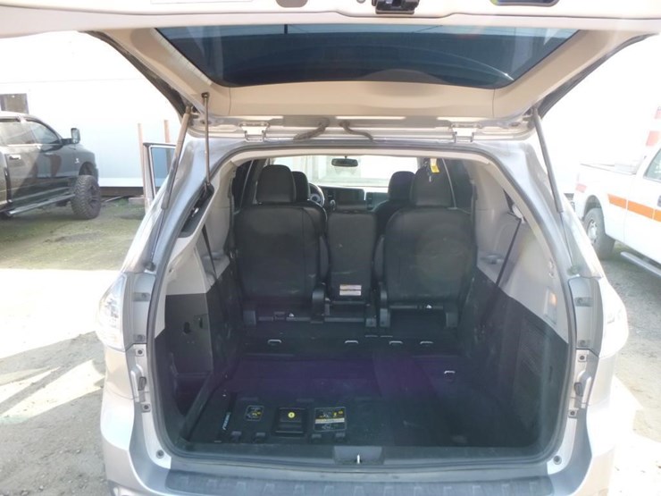 2017-toyota-sienna-image-20