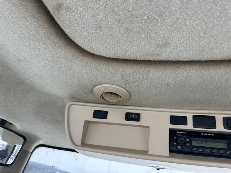 2012-john-deere-8310r-image-55