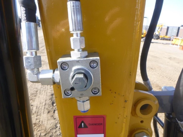 2025-agt-mx50r-hydraulic-excavator-image-14