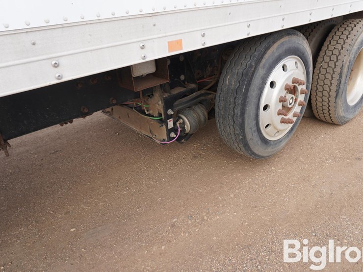 2008-peterbilt-335-image-10