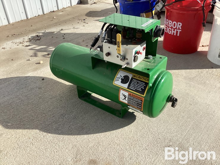 john-deere-1775-image-1