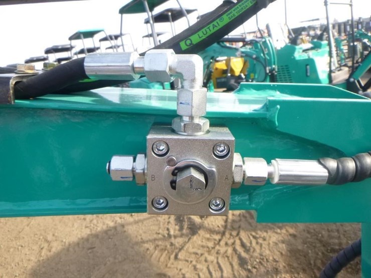 2025-agt-qk16r-hydraulic-excavator-image-13