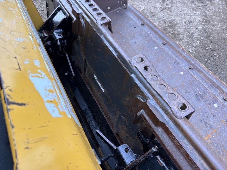 2018-caterpillar-226d-image-11