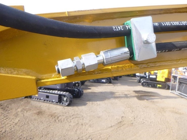 agt-h12r-hydraulic-excavator-image-14