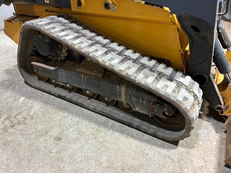 2023-deere-331g-image-12