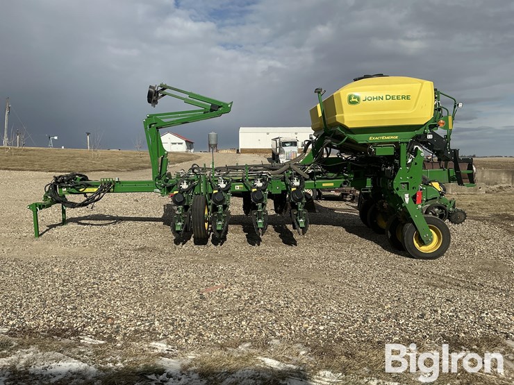 2022-john-deere-1775nt-image-8