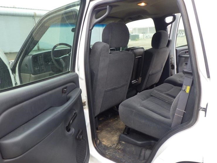 2002-chevrolet-tahoe-image-7