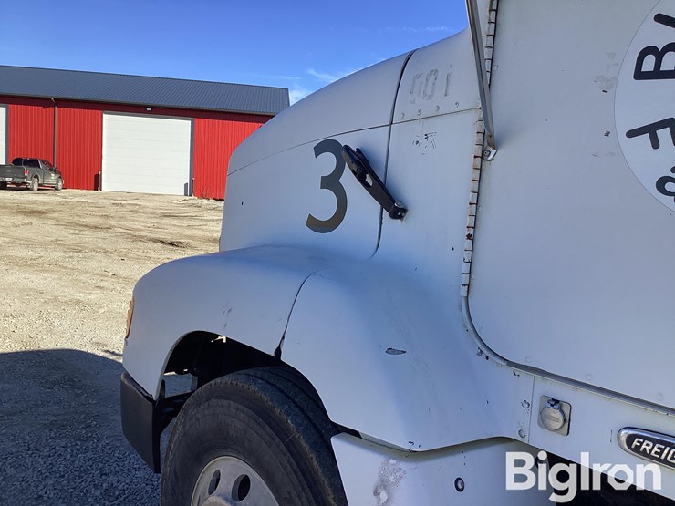 2002-freightliner-fld112-image-14