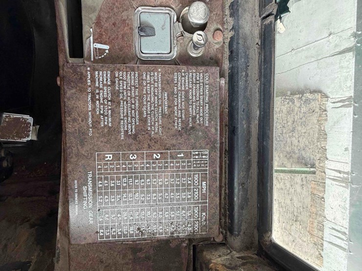 1979-versatile-835-image-53