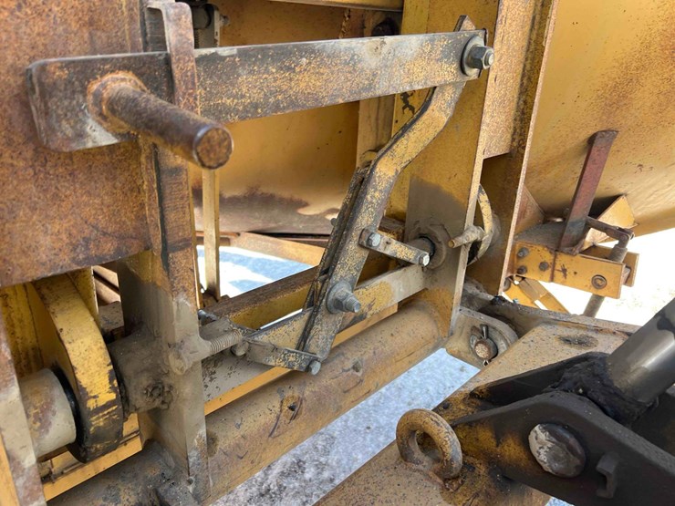 2007-caterpillar-160h-image-32