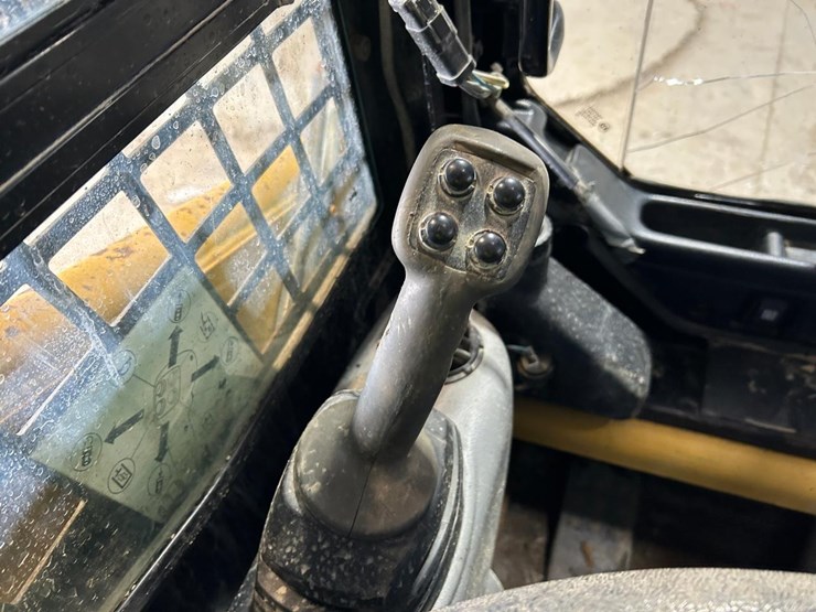 2015-caterpillar-226b3-image-20