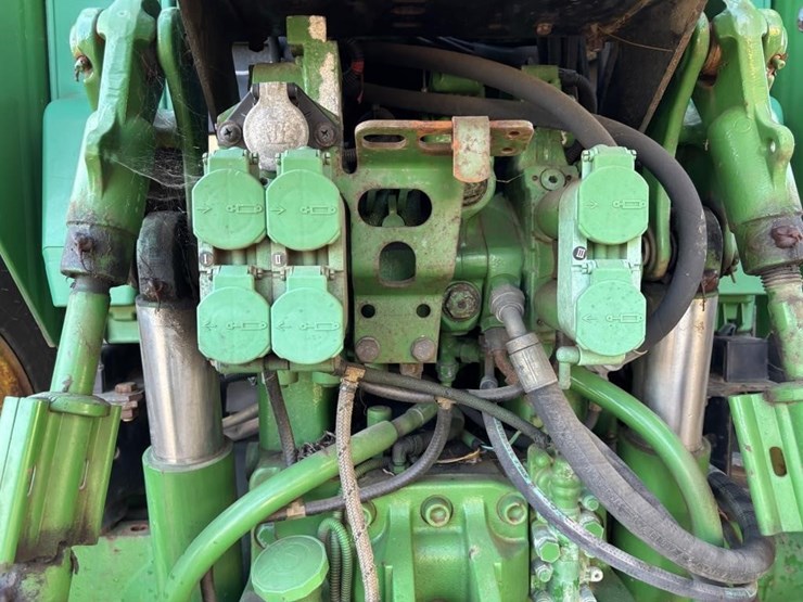 2005-john-deere-7220-image-16