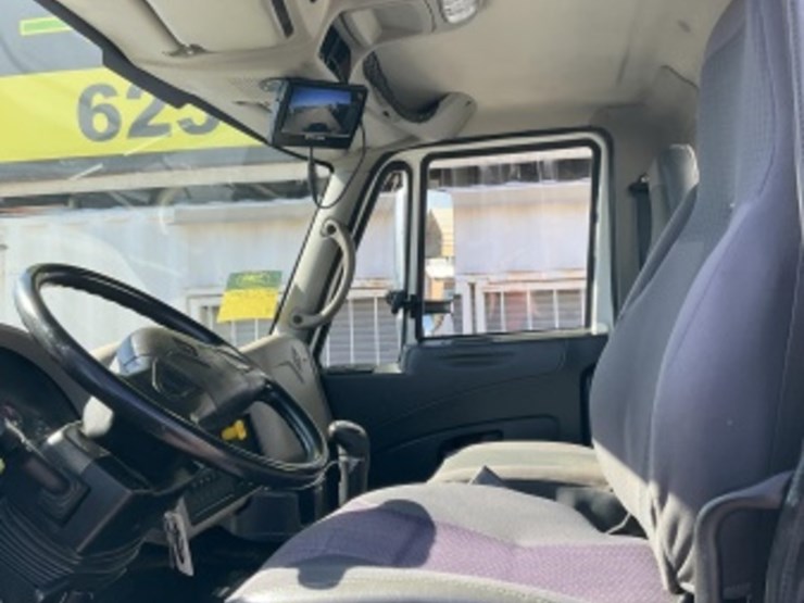 2010-international-7600-image-35