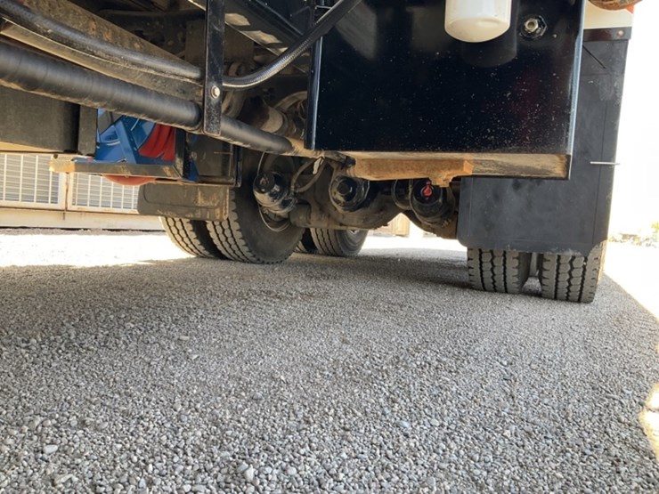 2010-international-7600-image-38