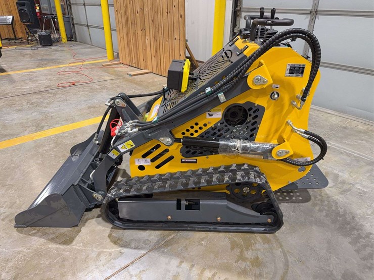 2025-sdlanch-sdll60-mini-skid-steer-image-2