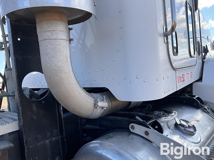2005-peterbilt-385-image-10