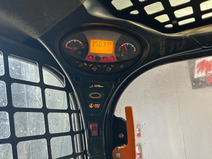2016-bobcat-t590-image-21