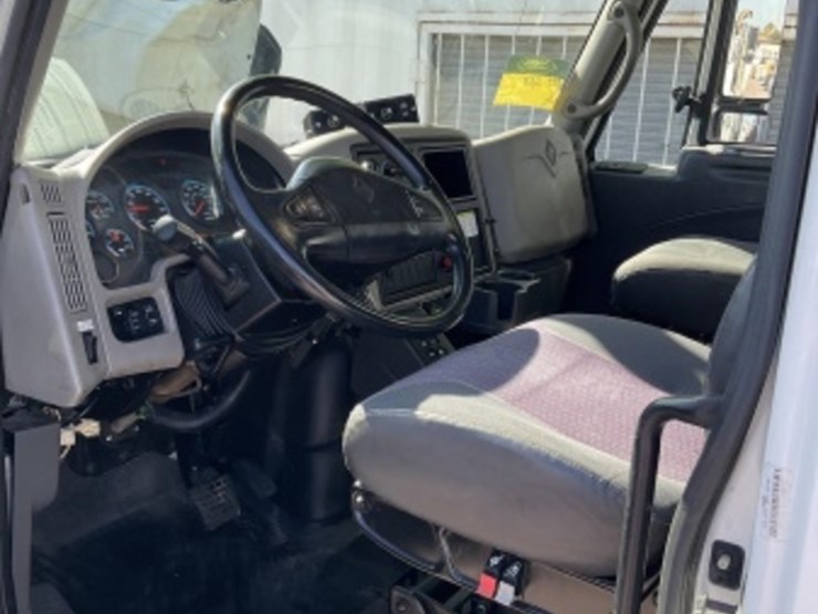 2009-international-7400-image-34